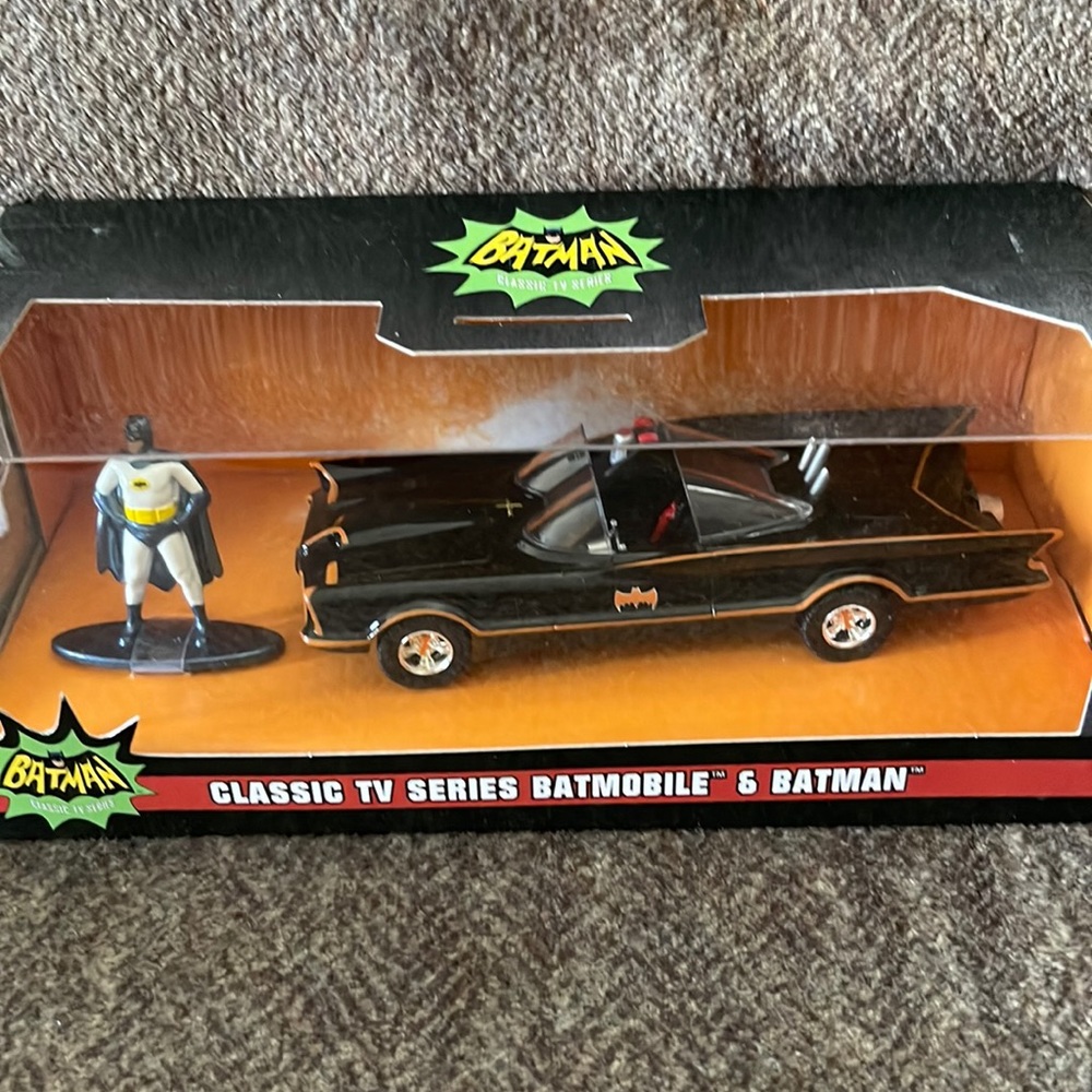 𝅺Jada Batman Classic TV Series 1:32 Scale Batman and Batmobile